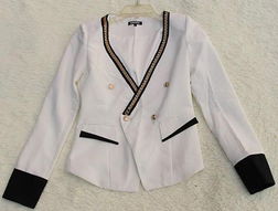 《潮流風(fēng)向標(biāo) 千百惠外貿(mào)精品服飾店——批發(fā)零售雙驅(qū)動，引領(lǐng)時尚新潮流》
